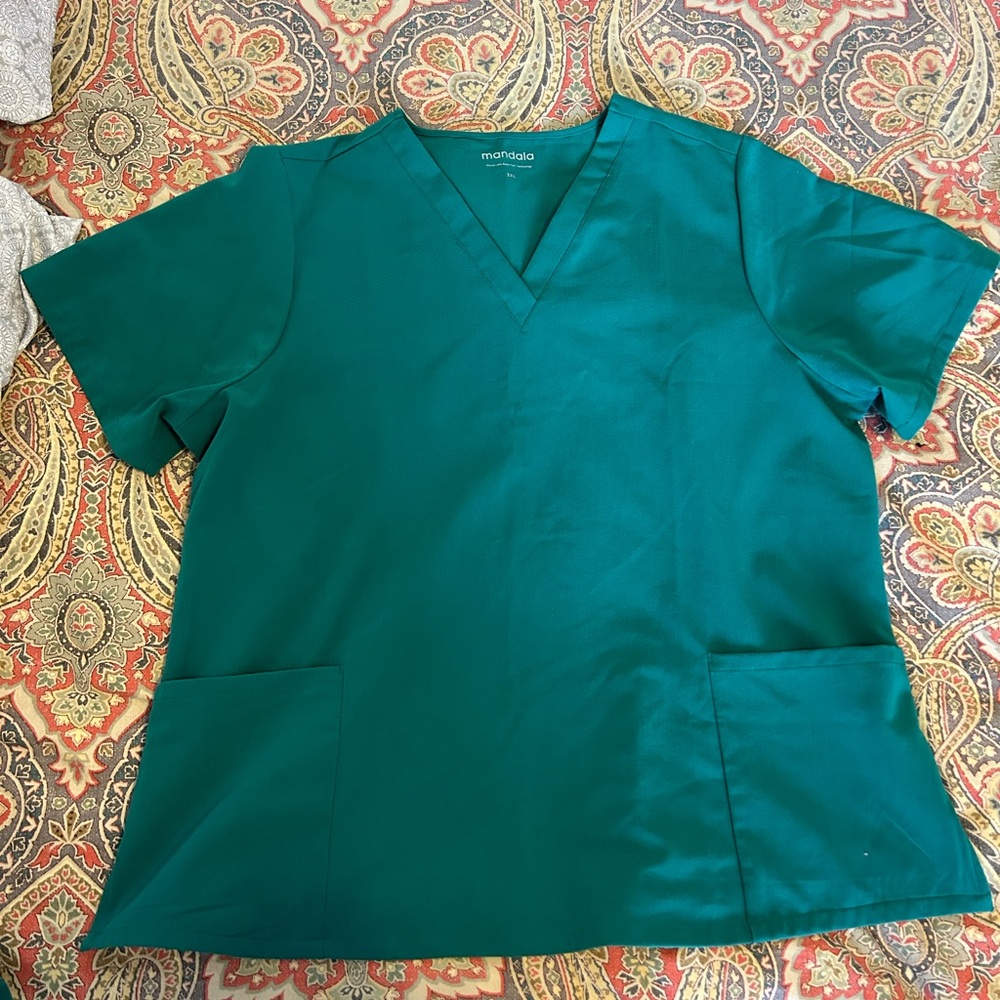2XL hunter green mandala scrub top